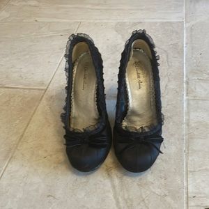 Size 7 black silk 3in heel has bow and slanted heel